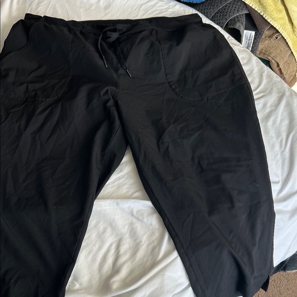 Women’s Black capris